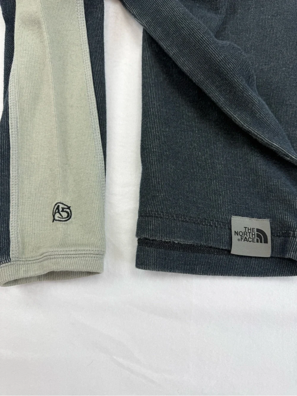 The North Face Men's Sm Vintage Crew Sweatshirt - Dark Gray Denim Bue & Lt Gray